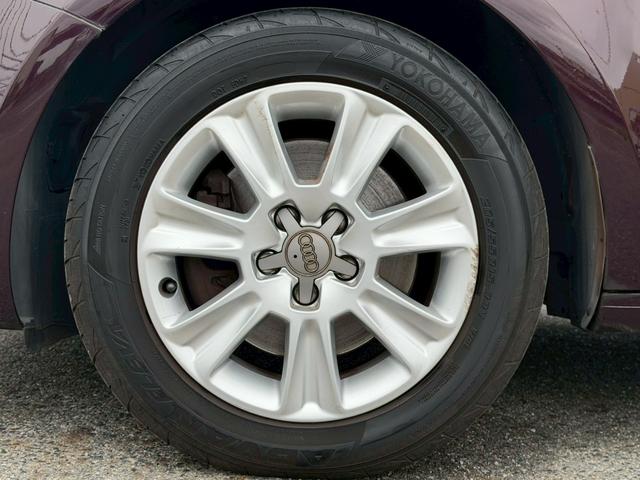 A1スポーツバック 1.4TFSI ワンオーナー 禁煙車 ユーザー様買取車両 プッシュスタート ナビ Bluetoothオーディオ HIDヘッドライト CD・DVD・TV再生 ETC 純正15インチアルミアイドリングストップ(24枚目)