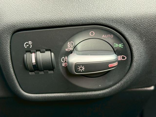 A1スポーツバック 1.4TFSI ワンオーナー 禁煙車 ユーザー様買取車両 プッシュスタート ナビ Bluetoothオーディオ HIDヘッドライト CD・DVD・TV再生 ETC 純正15インチアルミアイドリングストップ(44枚目)