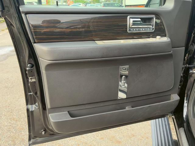 LINCOLN LINCOLN NAVIGATOR BASE GRADE