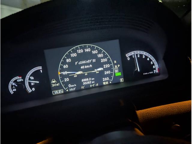Sクラス S350 ブルーエフィシェンシー グランドED 禁煙車 法人ワンオーナー 後期最終モデル ディーラーフルメンテ サンルーフ 黒革シート キーレスゴー 後席モニター レーダークルーズコントロール シートヒーター HIDヘッド 純正19インチアルミ(13枚目)