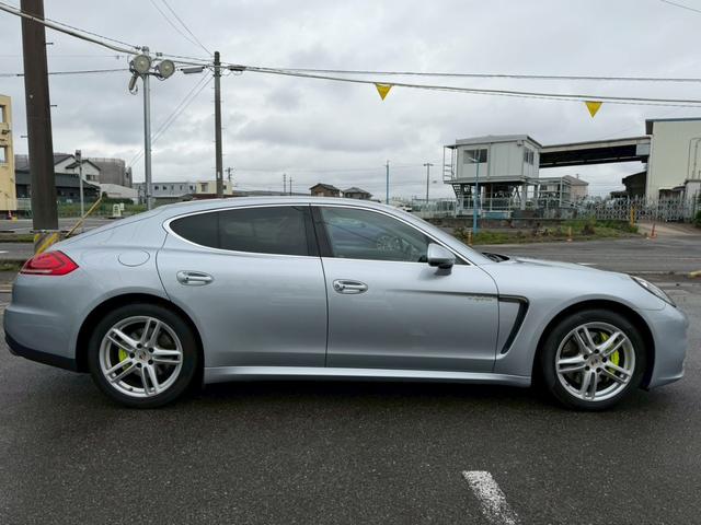 パナメーラ S E-ハイブリッド ユーザー様買取車両 スポーツクロノパッケージ 後期型 正規ディーラー車 サラウンドビューシステム LEDヘッドライト ダイナミックライトシステムプラス エントリードライブシステム  本革シート(21枚目)