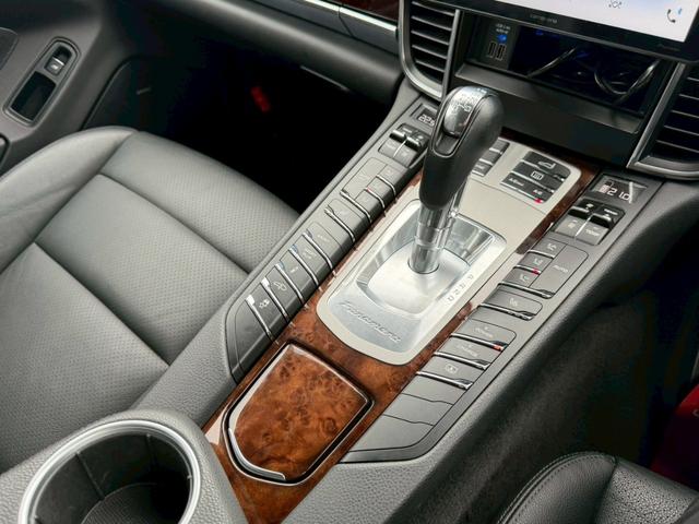 パナメーラ S E-ハイブリッド ユーザー様買取車両 スポーツクロノパッケージ 後期型 正規ディーラー車 サラウンドビューシステム LEDヘッドライト ダイナミックライトシステムプラス エントリードライブシステム  本革シート(35枚目)