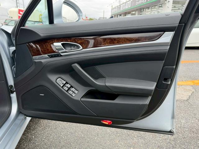 パナメーラ S E-ハイブリッド ユーザー様買取車両 スポーツクロノパッケージ 後期型 正規ディーラー車 サラウンドビューシステム LEDヘッドライト ダイナミックライトシステムプラス エントリードライブシステム  本革シート(50枚目)