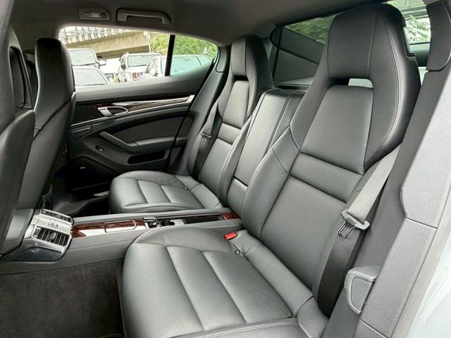 パナメーラ S E-ハイブリッド ユーザー様買取車両 スポーツクロノパッケージ 後期型 正規ディーラー車 サラウンドビューシステム LEDヘッドライト ダイナミックライトシステムプラス エントリードライブシステム  本革シート(55枚目)