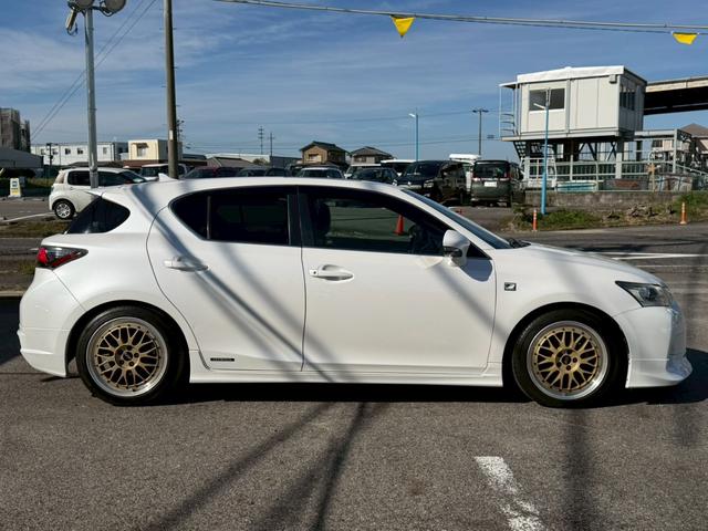 ＣＴ ＣＴ２００ｈ　Ｆスポーツ　ユーザー様買取車両　モデリスタフルエアロ　サンルーフ　ＢＢＳ１７インチＡＷ　クルーズコントロール　レザーシート　シートメモリー　バックカメラ　フルセグ　ローダウン　ミラー型ドラレコ　プッシュスタート（16枚目）