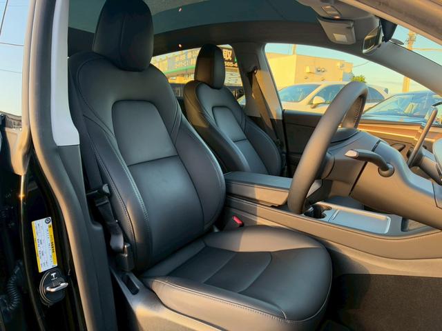 モデルY パフォーマンス 4WD ワンオーナー禁煙車 弊社買取車両 メーカー保証残有 デュアルモーター 21インチAW 15インチディスプレイ Ryzenモデル オートパイロット ガラスルーフ 全席シートヒーター LEDヘッド(7枚目)