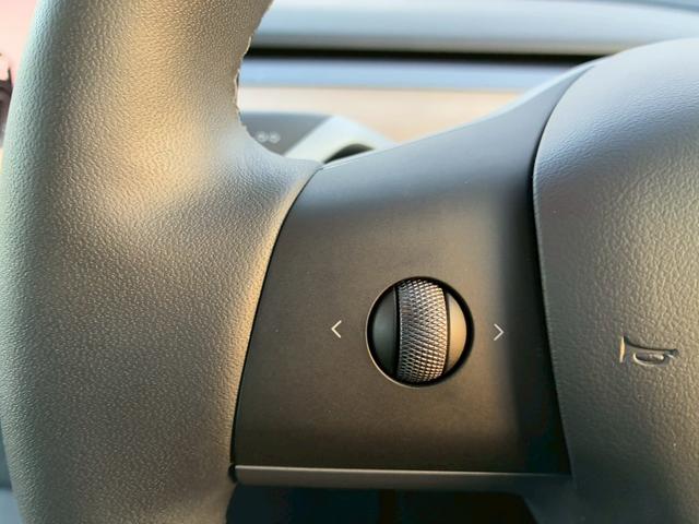 モデルY パフォーマンス 4WD ワンオーナー禁煙車 弊社買取車両 メーカー保証残有 デュアルモーター 21インチAW 15インチディスプレイ Ryzenモデル オートパイロット ガラスルーフ 全席シートヒーター LEDヘッド(55枚目)