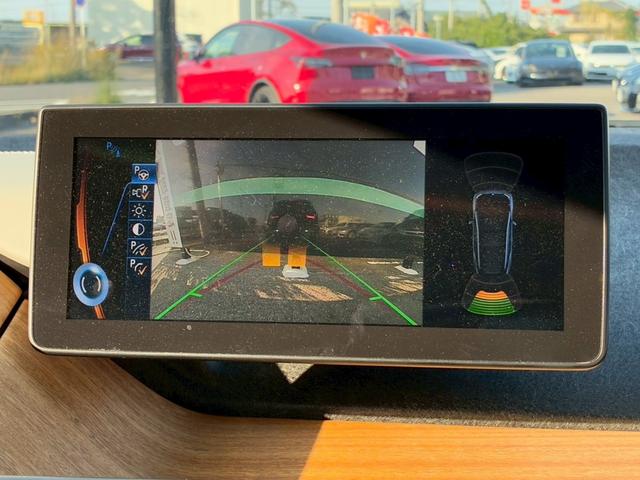 ｉ３ ロッジ　レンジ・エクステンダー装備車　中期モデル　３３．３ｋＷｈ　サーマルマネジメントパッケージ　ｈａｒｍａｎｋａｒｄｏｎスピーカー　ＤＲ記録簿　純正１９インチＡＷ　ＬＥＤヘッド　レーダークルーズコントロール　ドライビングアシスト＋（4枚目）