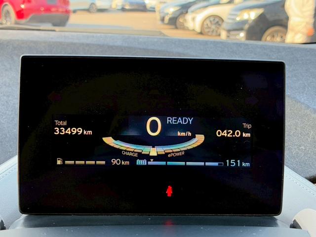 ｉ３ ロッジ　レンジ・エクステンダー装備車　中期モデル　３３．３ｋＷｈ　サーマルマネジメントパッケージ　ｈａｒｍａｎｋａｒｄｏｎスピーカー　ＤＲ記録簿　純正１９インチＡＷ　ＬＥＤヘッド　レーダークルーズコントロール　ドライビングアシスト＋（5枚目）