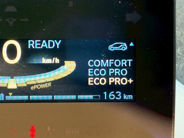 ｉ３ ロッジ　レンジ・エクステンダー装備車　中期モデル　３３．３ｋＷｈ　サーマルマネジメントパッケージ　ｈａｒｍａｎｋａｒｄｏｎスピーカー　ＤＲ記録簿　純正１９インチＡＷ　ＬＥＤヘッド　レーダークルーズコントロール　ドライビングアシスト＋（6枚目）