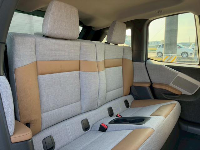 ｉ３ ロッジ　レンジ・エクステンダー装備車　中期モデル　３３．３ｋＷｈ　サーマルマネジメントパッケージ　ｈａｒｍａｎｋａｒｄｏｎスピーカー　ＤＲ記録簿　純正１９インチＡＷ　ＬＥＤヘッド　レーダークルーズコントロール　ドライビングアシスト＋（8枚目）