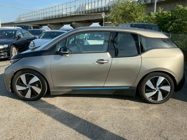 ｉ３ ロッジ　レンジ・エクステンダー装備車　中期モデル　３３．３ｋＷｈ　サーマルマネジメントパッケージ　ｈａｒｍａｎｋａｒｄｏｎスピーカー　ＤＲ記録簿　純正１９インチＡＷ　ＬＥＤヘッド　レーダークルーズコントロール　ドライビングアシスト＋（16枚目）