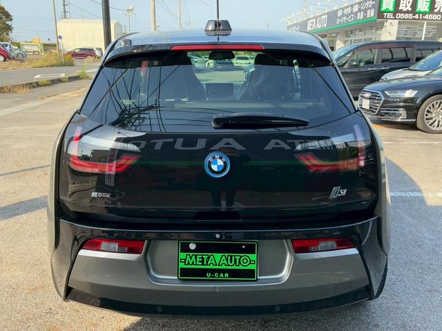 ｉ３ ロッジ　レンジ・エクステンダー装備車　中期モデル　３３．３ｋＷｈ　サーマルマネジメントパッケージ　ｈａｒｍａｎｋａｒｄｏｎスピーカー　ＤＲ記録簿　純正１９インチＡＷ　ＬＥＤヘッド　レーダークルーズコントロール　ドライビングアシスト＋（18枚目）