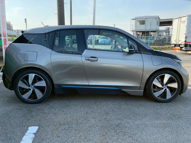 ｉ３ ロッジ　レンジ・エクステンダー装備車　中期モデル　３３．３ｋＷｈ　サーマルマネジメントパッケージ　ｈａｒｍａｎｋａｒｄｏｎスピーカー　ＤＲ記録簿　純正１９インチＡＷ　ＬＥＤヘッド　レーダークルーズコントロール　ドライビングアシスト＋（20枚目）
