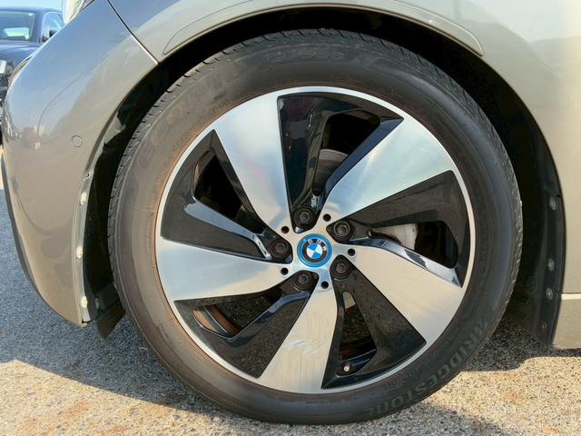 ｉ３ ロッジ　レンジ・エクステンダー装備車　中期モデル　３３．３ｋＷｈ　サーマルマネジメントパッケージ　ｈａｒｍａｎｋａｒｄｏｎスピーカー　ＤＲ記録簿　純正１９インチＡＷ　ＬＥＤヘッド　レーダークルーズコントロール　ドライビングアシスト＋（25枚目）