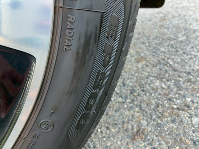 ｉ３ ロッジ　レンジ・エクステンダー装備車　中期モデル　３３．３ｋＷｈ　サーマルマネジメントパッケージ　ｈａｒｍａｎｋａｒｄｏｎスピーカー　ＤＲ記録簿　純正１９インチＡＷ　ＬＥＤヘッド　レーダークルーズコントロール　ドライビングアシスト＋（27枚目）