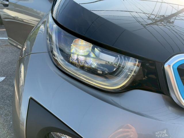 ｉ３ ロッジ　レンジ・エクステンダー装備車　中期モデル　３３．３ｋＷｈ　サーマルマネジメントパッケージ　ｈａｒｍａｎｋａｒｄｏｎスピーカー　ＤＲ記録簿　純正１９インチＡＷ　ＬＥＤヘッド　レーダークルーズコントロール　ドライビングアシスト＋（32枚目）