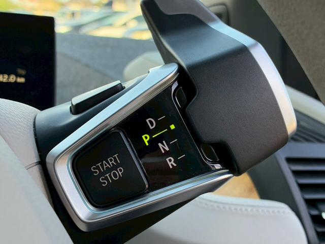 ｉ３ ロッジ　レンジ・エクステンダー装備車　中期モデル　３３．３ｋＷｈ　サーマルマネジメントパッケージ　ｈａｒｍａｎｋａｒｄｏｎスピーカー　ＤＲ記録簿　純正１９インチＡＷ　ＬＥＤヘッド　レーダークルーズコントロール　ドライビングアシスト＋（37枚目）