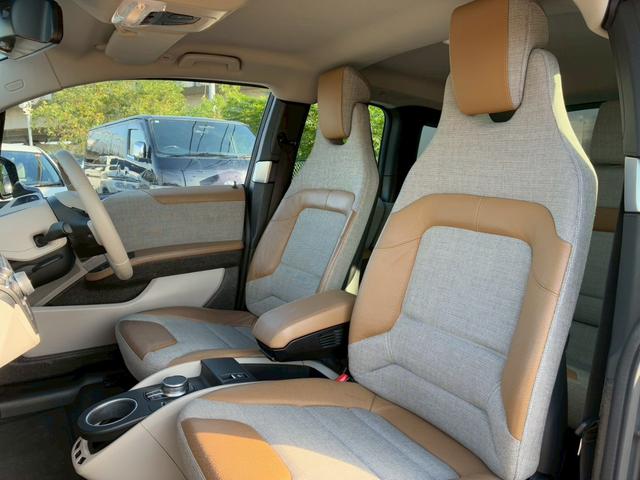 ｉ３ ロッジ　レンジ・エクステンダー装備車　中期モデル　３３．３ｋＷｈ　サーマルマネジメントパッケージ　ｈａｒｍａｎｋａｒｄｏｎスピーカー　ＤＲ記録簿　純正１９インチＡＷ　ＬＥＤヘッド　レーダークルーズコントロール　ドライビングアシスト＋（51枚目）