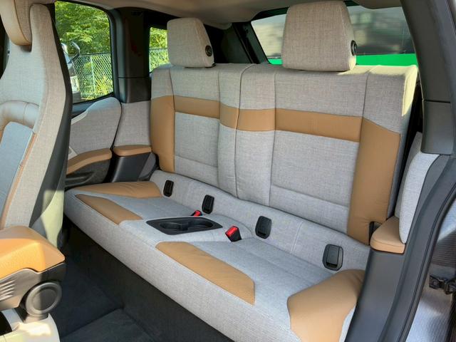 ｉ３ ロッジ　レンジ・エクステンダー装備車　中期モデル　３３．３ｋＷｈ　サーマルマネジメントパッケージ　ｈａｒｍａｎｋａｒｄｏｎスピーカー　ＤＲ記録簿　純正１９インチＡＷ　ＬＥＤヘッド　レーダークルーズコントロール　ドライビングアシスト＋（52枚目）