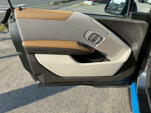 ｉ３ ロッジ　レンジ・エクステンダー装備車　中期モデル　３３．３ｋＷｈ　サーマルマネジメントパッケージ　ｈａｒｍａｎｋａｒｄｏｎスピーカー　ＤＲ記録簿　純正１９インチＡＷ　ＬＥＤヘッド　レーダークルーズコントロール　ドライビングアシスト＋（53枚目）