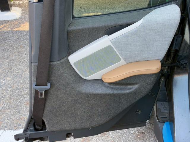 ｉ３ ロッジ　レンジ・エクステンダー装備車　中期モデル　３３．３ｋＷｈ　サーマルマネジメントパッケージ　ｈａｒｍａｎｋａｒｄｏｎスピーカー　ＤＲ記録簿　純正１９インチＡＷ　ＬＥＤヘッド　レーダークルーズコントロール　ドライビングアシスト＋（54枚目）