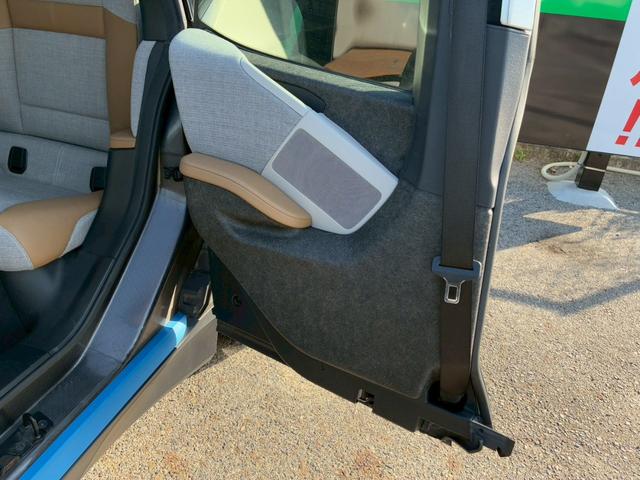 ｉ３ ロッジ　レンジ・エクステンダー装備車　中期モデル　３３．３ｋＷｈ　サーマルマネジメントパッケージ　ｈａｒｍａｎｋａｒｄｏｎスピーカー　ＤＲ記録簿　純正１９インチＡＷ　ＬＥＤヘッド　レーダークルーズコントロール　ドライビングアシスト＋（56枚目）