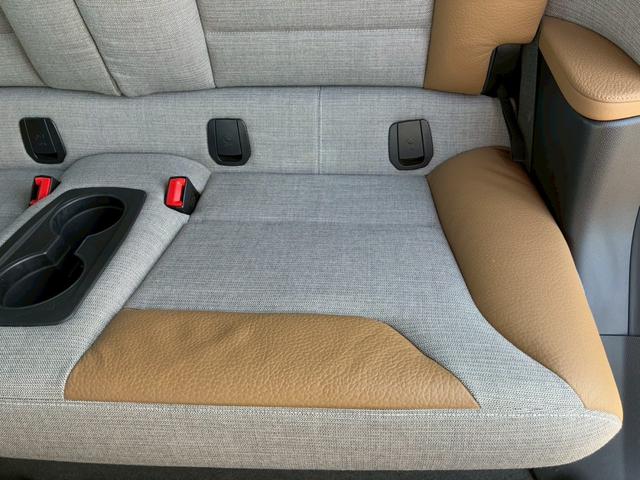 ｉ３ ロッジ　レンジ・エクステンダー装備車　中期モデル　３３．３ｋＷｈ　サーマルマネジメントパッケージ　ｈａｒｍａｎｋａｒｄｏｎスピーカー　ＤＲ記録簿　純正１９インチＡＷ　ＬＥＤヘッド　レーダークルーズコントロール　ドライビングアシスト＋（66枚目）