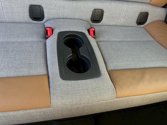 ｉ３ ロッジ　レンジ・エクステンダー装備車　中期モデル　３３．３ｋＷｈ　サーマルマネジメントパッケージ　ｈａｒｍａｎｋａｒｄｏｎスピーカー　ＤＲ記録簿　純正１９インチＡＷ　ＬＥＤヘッド　レーダークルーズコントロール　ドライビングアシスト＋（68枚目）