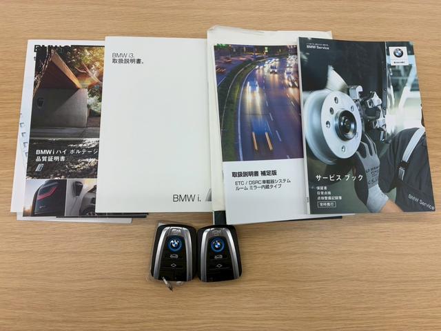 ｉ３ ロッジ　レンジ・エクステンダー装備車　中期モデル　３３．３ｋＷｈ　サーマルマネジメントパッケージ　ｈａｒｍａｎｋａｒｄｏｎスピーカー　ＤＲ記録簿　純正１９インチＡＷ　ＬＥＤヘッド　レーダークルーズコントロール　ドライビングアシスト＋（78枚目）