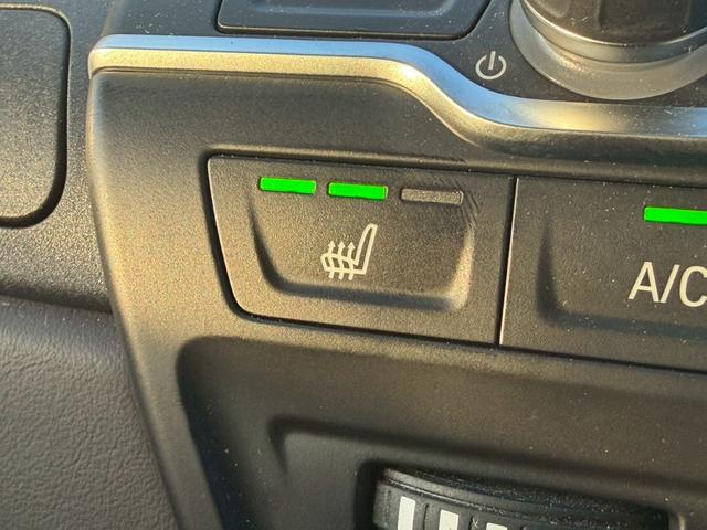 i3 ベースグレード 禁煙車 スイートインテリアレザーシート LEDヘッドライト シートヒーター 純正19インチオプションアルミホイール アダプティブクルーズコントロール Bluetoothオーディオ ETC(14枚目)