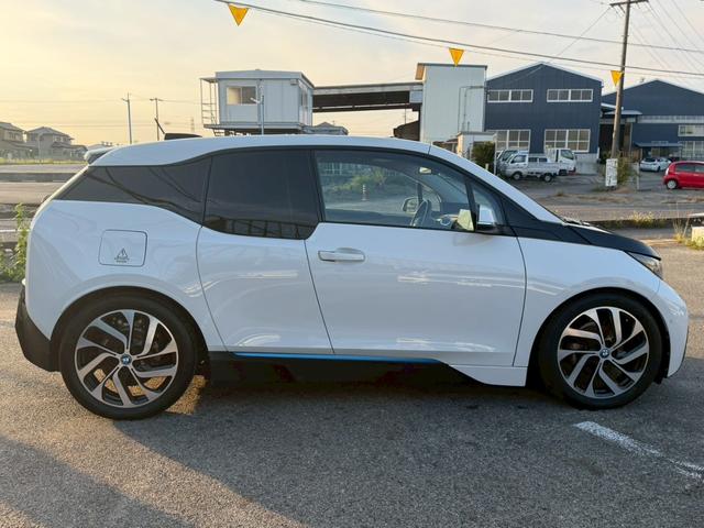 i3 ベースグレード 禁煙車 スイートインテリアレザーシート LEDヘッドライト シートヒーター 純正19インチオプションアルミホイール アダプティブクルーズコントロール Bluetoothオーディオ ETC(23枚目)