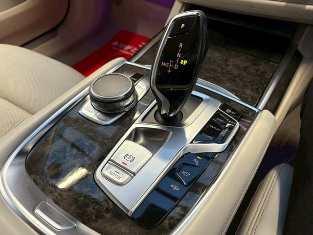 ７シリーズ ７５０Ｌｉ　ワンオーナー禁煙車　スカイラウンジパノラマサンルーフ　エグゼクティブラウンジシート　デザインピュアエクセレンスインテリア　デザインピュアエクセレンスＰＫＧ　オプション１５本スポーク２０インチＡＷ（77枚目）