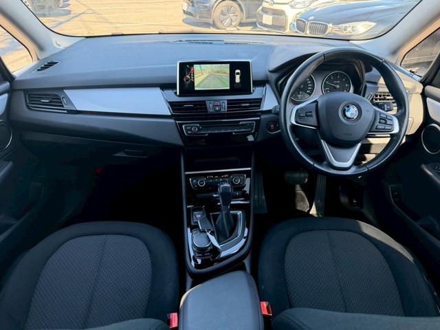 ２シリーズ ２１８ｄグランツアラー　禁煙車　衝突軽減　プラスＰＫＧ　コンフォートＰＫＧ　ＬＥＤヘッドライト　８．８インチＨＤＤナビ　クルーズコントロール　ドライビングアシスト　左右独立オートエアコン　純正１６インチＡＷ　パワーバックドア（2枚目）