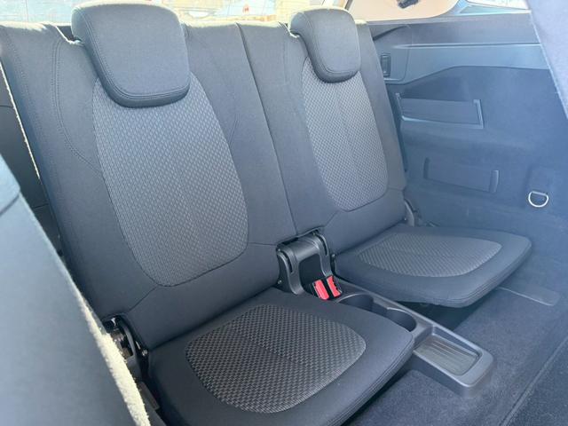 ２シリーズ ２１８ｄグランツアラー　禁煙車　衝突軽減　プラスＰＫＧ　コンフォートＰＫＧ　ＬＥＤヘッドライト　８．８インチＨＤＤナビ　クルーズコントロール　ドライビングアシスト　左右独立オートエアコン　純正１６インチＡＷ　パワーバックドア（5枚目）