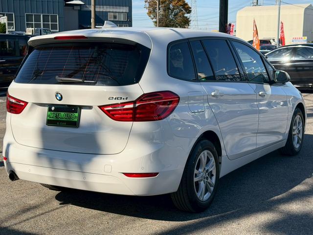 ２シリーズ ２１８ｄグランツアラー　禁煙車　衝突軽減　プラスＰＫＧ　コンフォートＰＫＧ　ＬＥＤヘッドライト　８．８インチＨＤＤナビ　クルーズコントロール　ドライビングアシスト　左右独立オートエアコン　純正１６インチＡＷ　パワーバックドア（17枚目）