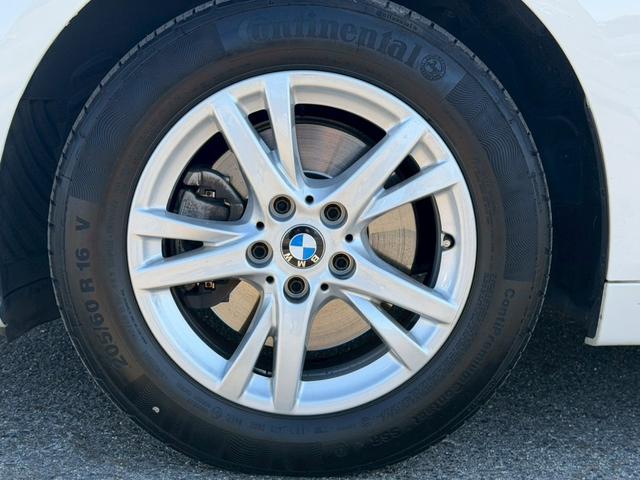 ２シリーズ ２１８ｄグランツアラー　禁煙車　衝突軽減　プラスＰＫＧ　コンフォートＰＫＧ　ＬＥＤヘッドライト　８．８インチＨＤＤナビ　クルーズコントロール　ドライビングアシスト　左右独立オートエアコン　純正１６インチＡＷ　パワーバックドア（23枚目）