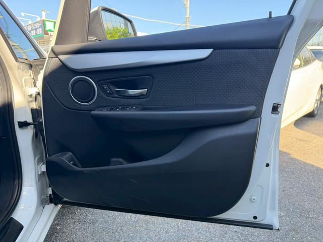 ２シリーズ ２１８ｄグランツアラー　禁煙車　衝突軽減　プラスＰＫＧ　コンフォートＰＫＧ　ＬＥＤヘッドライト　８．８インチＨＤＤナビ　クルーズコントロール　ドライビングアシスト　左右独立オートエアコン　純正１６インチＡＷ　パワーバックドア（52枚目）