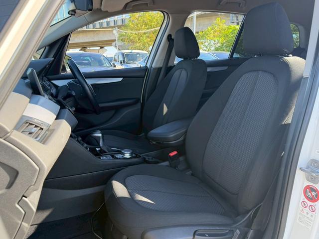 ２シリーズ ２１８ｄグランツアラー　禁煙車　衝突軽減　プラスＰＫＧ　コンフォートＰＫＧ　ＬＥＤヘッドライト　８．８インチＨＤＤナビ　クルーズコントロール　ドライビングアシスト　左右独立オートエアコン　純正１６インチＡＷ　パワーバックドア（54枚目）