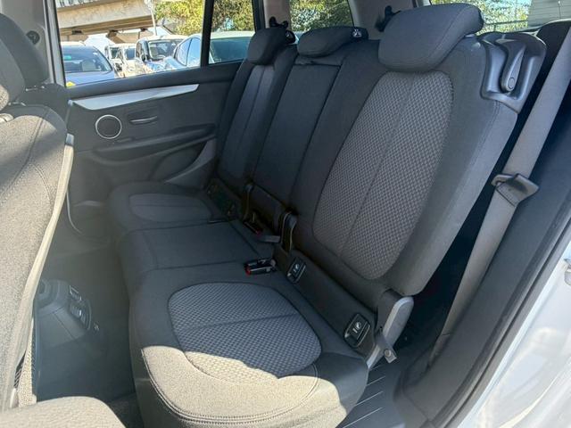 ２シリーズ ２１８ｄグランツアラー　禁煙車　衝突軽減　プラスＰＫＧ　コンフォートＰＫＧ　ＬＥＤヘッドライト　８．８インチＨＤＤナビ　クルーズコントロール　ドライビングアシスト　左右独立オートエアコン　純正１６インチＡＷ　パワーバックドア（55枚目）