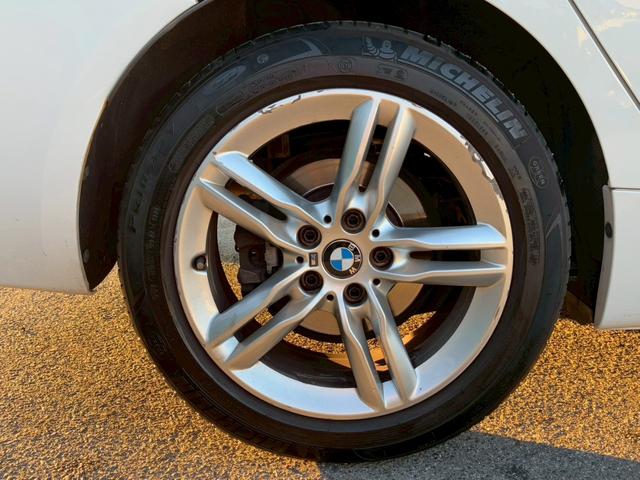 ２シリーズ ２１８ｄグランツアラー　Ｍスポーツ　禁煙車　衝突軽減　コンフォートＰＫＧ　３列シート　メーカーナビ　バックカメラ　フルセグＴＶ　パワーバックドア　ミラー内蔵ＥＴＣ　ＬＥＤヘッドライト　フロントフォグランプ　Ｂｌｕｅｔｏｏｔｈオーディオ（24枚目）