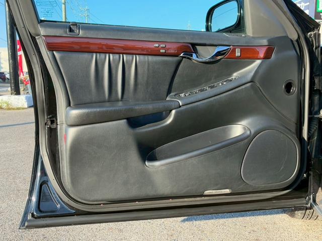 キャデラックドゥビル ＤＨＳ　最終モデル　正規ディーラー車　禁煙車　カロッツェリアナビ　フルセグＴＶ　黒革シート　シートヒーター　シートクーラー　クルーズコントロール　ステアリングヒーター　Ｂｌｕｅｔｏｏｔｈオーディオ　ＥＴＣ（36枚目）