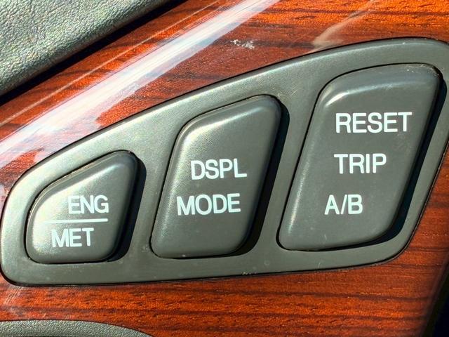 キャデラックドゥビル ＤＨＳ　最終モデル　正規ディーラー車　禁煙車　カロッツェリアナビ　フルセグＴＶ　黒革シート　シートヒーター　シートクーラー　クルーズコントロール　ステアリングヒーター　Ｂｌｕｅｔｏｏｔｈオーディオ　ＥＴＣ（61枚目）