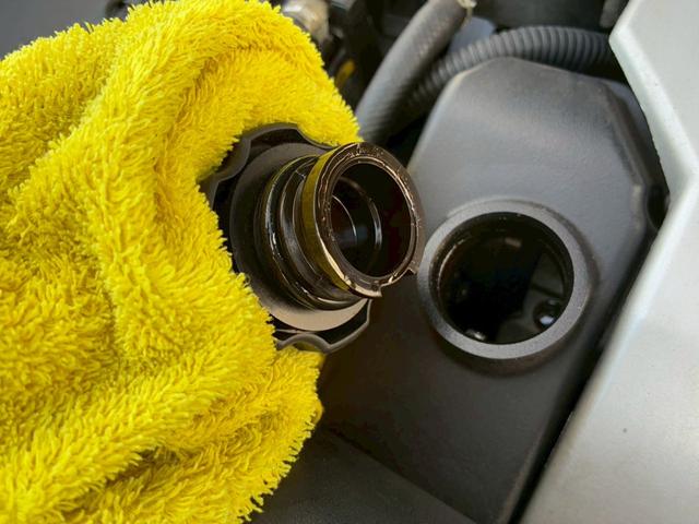 キャデラックドゥビル ＤＨＳ　最終モデル　正規ディーラー車　禁煙車　カロッツェリアナビ　フルセグＴＶ　黒革シート　シートヒーター　シートクーラー　クルーズコントロール　ステアリングヒーター　Ｂｌｕｅｔｏｏｔｈオーディオ　ＥＴＣ（67枚目）