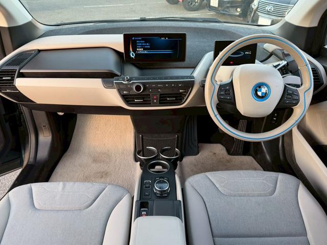 ｉ３ レンジ・エクステンダー装備車　禁煙車　アダプティブクルーズコントロール　ＬＥＤヘッドライト　オプション２０インチＡＷ　Ｂｌｕｅｔｏｏｔｈオーディオ　ルーフ？がれ無し　バックカメラ　純正ＨＤＤナビ　パーキングセンサー　ＥＴＣ（3枚目）