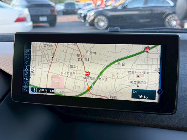 ｉ３ レンジ・エクステンダー装備車　禁煙車　アダプティブクルーズコントロール　ＬＥＤヘッドライト　オプション２０インチＡＷ　Ｂｌｕｅｔｏｏｔｈオーディオ　ルーフ？がれ無し　バックカメラ　純正ＨＤＤナビ　パーキングセンサー　ＥＴＣ（4枚目）
