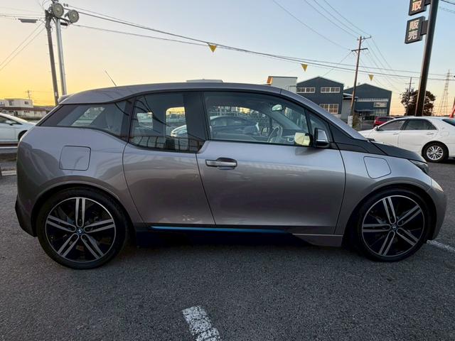 ｉ３ レンジ・エクステンダー装備車　禁煙車　アダプティブクルーズコントロール　ＬＥＤヘッドライト　オプション２０インチＡＷ　Ｂｌｕｅｔｏｏｔｈオーディオ　ルーフ？がれ無し　バックカメラ　純正ＨＤＤナビ　パーキングセンサー　ＥＴＣ（19枚目）