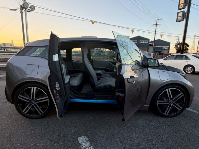 ｉ３ レンジ・エクステンダー装備車　禁煙車　アダプティブクルーズコントロール　ＬＥＤヘッドライト　オプション２０インチＡＷ　Ｂｌｕｅｔｏｏｔｈオーディオ　ルーフ？がれ無し　バックカメラ　純正ＨＤＤナビ　パーキングセンサー　ＥＴＣ（20枚目）