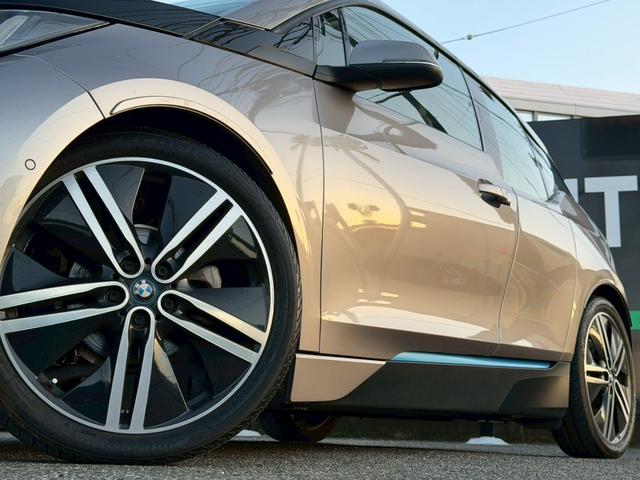 ｉ３ レンジ・エクステンダー装備車　禁煙車　アダプティブクルーズコントロール　ＬＥＤヘッドライト　オプション２０インチＡＷ　Ｂｌｕｅｔｏｏｔｈオーディオ　ルーフ？がれ無し　バックカメラ　純正ＨＤＤナビ　パーキングセンサー　ＥＴＣ（24枚目）