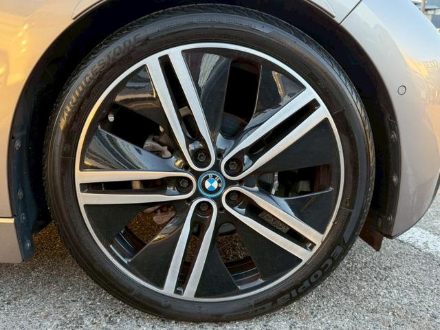 ｉ３ レンジ・エクステンダー装備車　禁煙車　アダプティブクルーズコントロール　ＬＥＤヘッドライト　オプション２０インチＡＷ　Ｂｌｕｅｔｏｏｔｈオーディオ　ルーフ？がれ無し　バックカメラ　純正ＨＤＤナビ　パーキングセンサー　ＥＴＣ（26枚目）